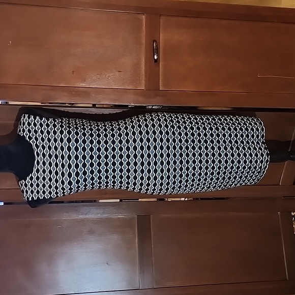 CALVIN KLEIN Black, White, and Grey Mod Geometric Pattern Dress Size 2 - Picture 1 of 4